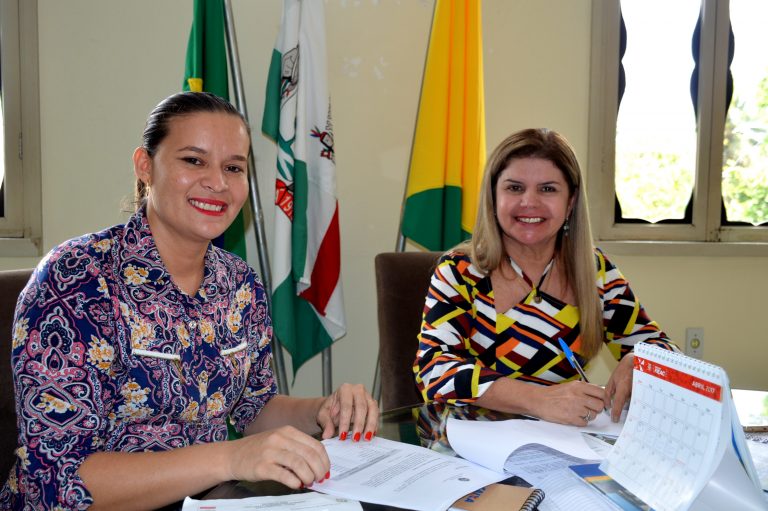 TARAUACÁ: PROJETO DE AUTORIA DA VEREADORA JANAINA FURTADO QUE REGULAMENTA SERVIÇO DE ILUMINAÇÃO PÚBLICA NO MUNICÍPIO SERÁ SANCIONADO PELA PREFEITA.