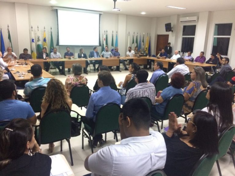 ACRE: Representante do MS, secretários e prefeitos discutem recursos para a Saúde