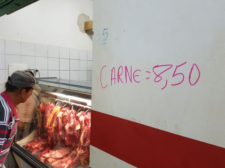 TARAUACÁ: VEREADORA JANAINA FURTADO VISITA MERCADO PÚBLICO E CONSTATA MELHORIAS NA COMERCIALIZAÇÃO DA CARNE BOVINA