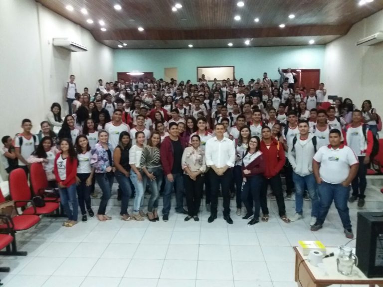 TARAUACÁ: ADVOGADO E EX-ALUNO DA DJALMA BATISTA MINISTRA PALESTRA COM O TEMA: FILOSOFIA E ORATÓRIA