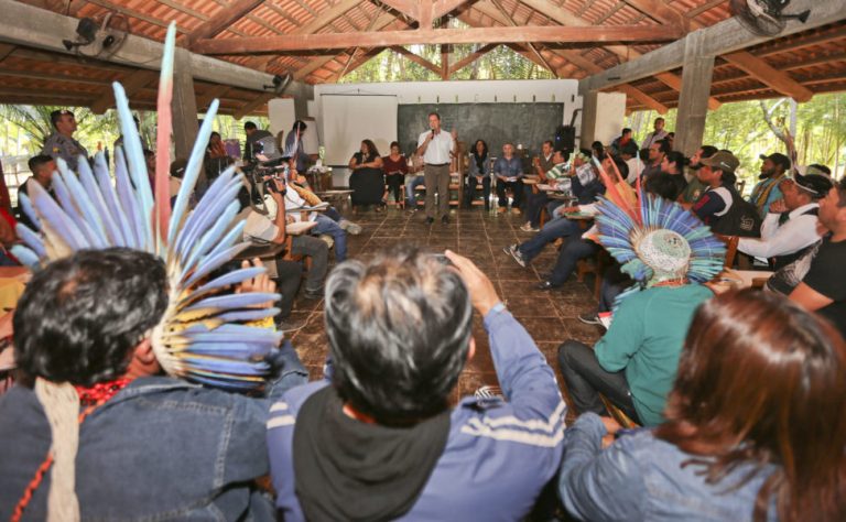 ACRE: Tião Viana se reúne com lideranças indígenas e discute políticas públicas