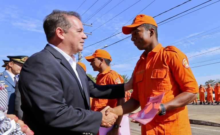 Governo comemora Semana dos Bombeiros com homenagens e anuncia concurso