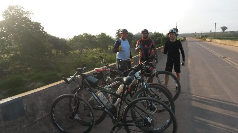 TARAUACÁ: CICLISTAS FAZEM PERCURSO PELA BR 364, ATÉ O RIO ACURÁUA.