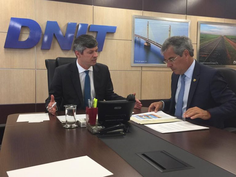 Jorge Viana cobra DNIT por mais frentes de trabalho na recuperação da BR-364 