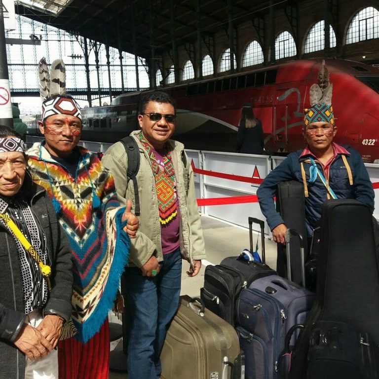 Vereador Cacique Nasso Kaxinawá e irmãos Huni Kuin, levam cultura indígena para França