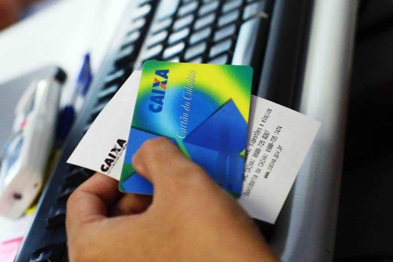 Trabalhadores têm até 29 de junho para sacar abono salarial de 2016