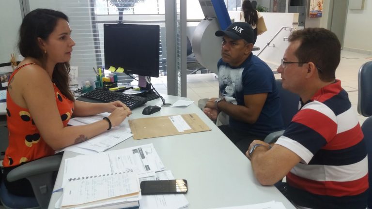 TARAUACÁ: VEREADOR LAURO BENIGNO VISITA BANCO APÓS RECLAMAÇÕES DA POPULAÇÃO