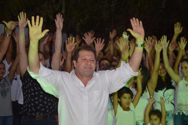 FEIJÓ: DOUTOR BABA RECEBE AMIGOS E SORTEIA UM BOI PRA COMEMORAR 50 ANOS DE VIDA