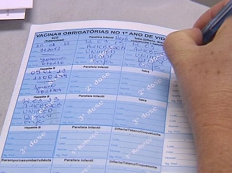 Pais devem apresentar carteira de vacinação ao matricular filhos em escolas no Acre, determina lei