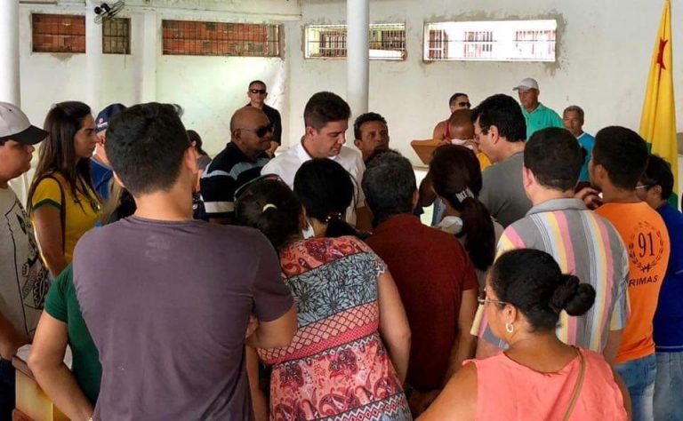 Gladson Cameli vai ao velório do Dr. Baba em Tarauacá: “Que Deus o guarde em bom lugar”