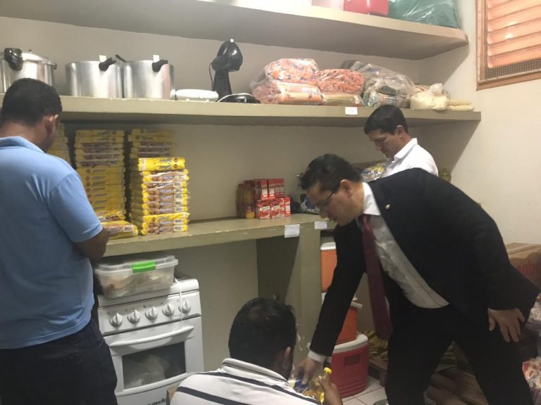 MPAC, através do promotor Lucivan Neri, encontra merenda com prazo de validade vencido em escola de Xapuri