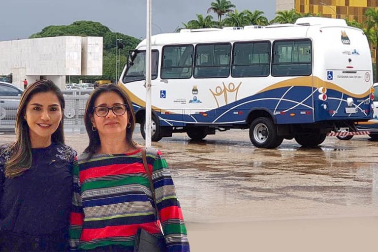 TARAUACÁ: Jéssica Sales concretiza a entrega de ônibus para o município