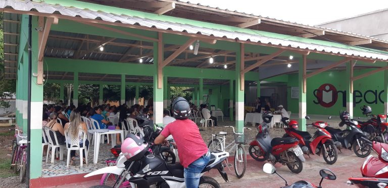 TARAUACÁ: EM ASSEMBLÉIA SERVIDORES DA EDUCAÇÃO MUNICIPAL AMEAÇAM NÃO INICIAREM O ANO LETIVO EM 2019.