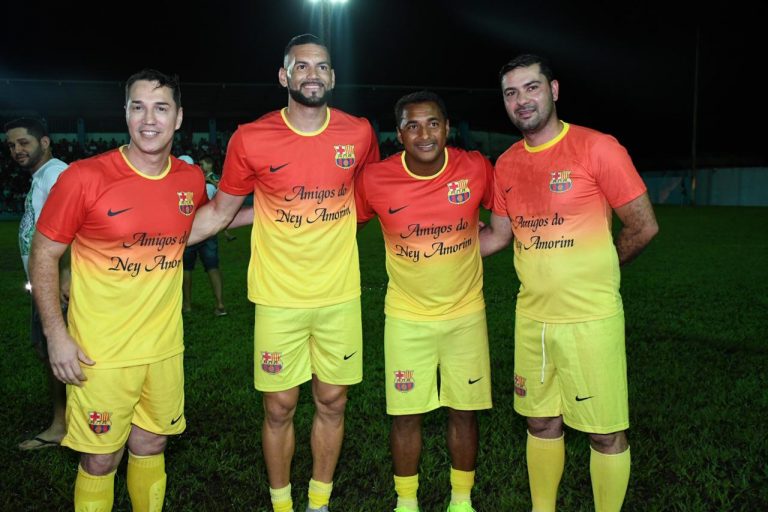 Deputados promovem Jogo Solidário com goleiro Weverton e Doka Madureira em Cruzeiro do Sul