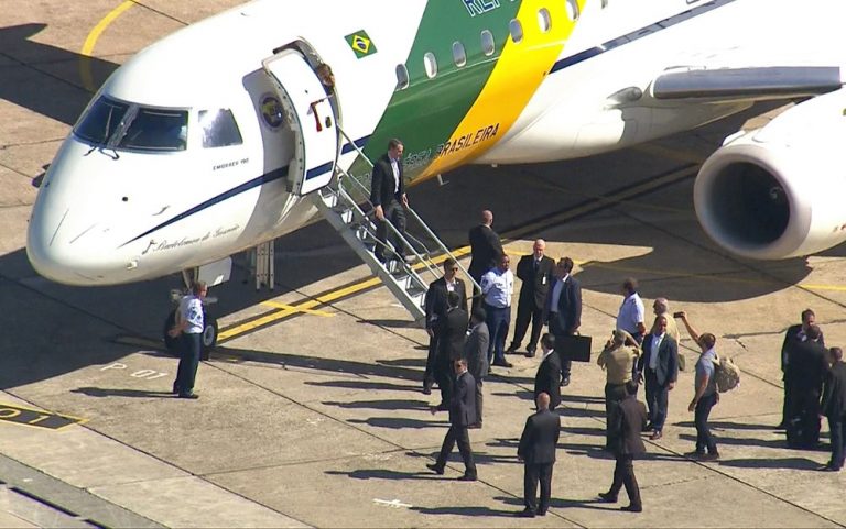 Bolsonaro chega a SP e é internado para passar por cirurgia de retirada da bolsa de colostomia