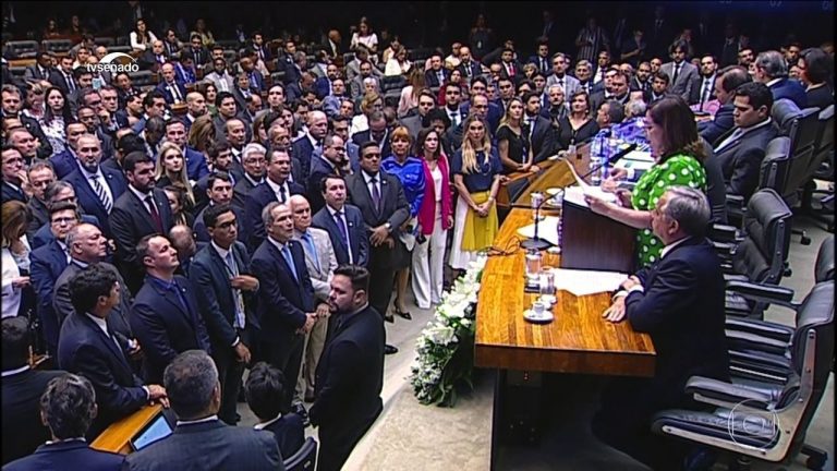 Governo declara ‘guerra’ ao crime organizado, diz Bolsonaro em mensagem ao Congresso