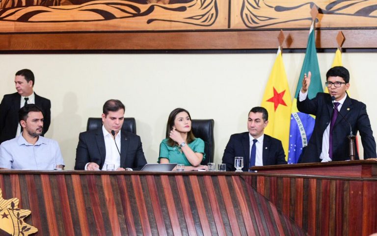 Jenilson Leite lidera debate com o diretor da Aneel em sessão temática para debater o preço da energia no Acre