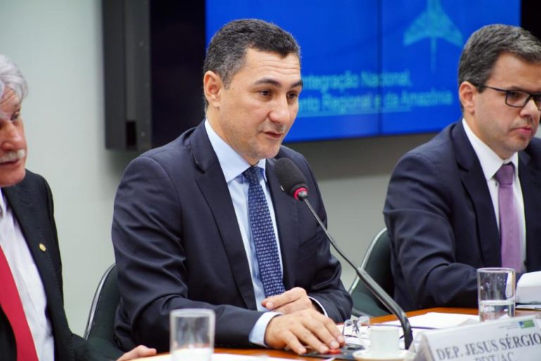 Jesus Sérgio defende junto a ANAC passagens aéreas mais baratas para o Acre