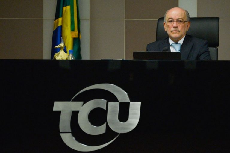 TCU suspende por 45 dias  auditor  que produziu relatório  falso; material foi  divulgado  por bolsonaristas  