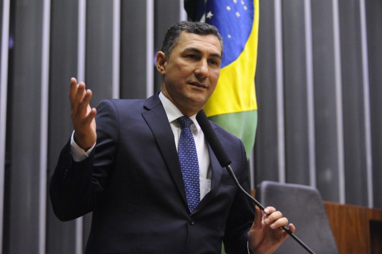 Jesus Sérgio anuncia voto favorável ao veto 52