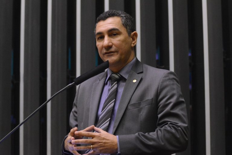 MEC garante a Jesus Sérgio que aulas online não impedem o Revalida dos estudantes de Medicina