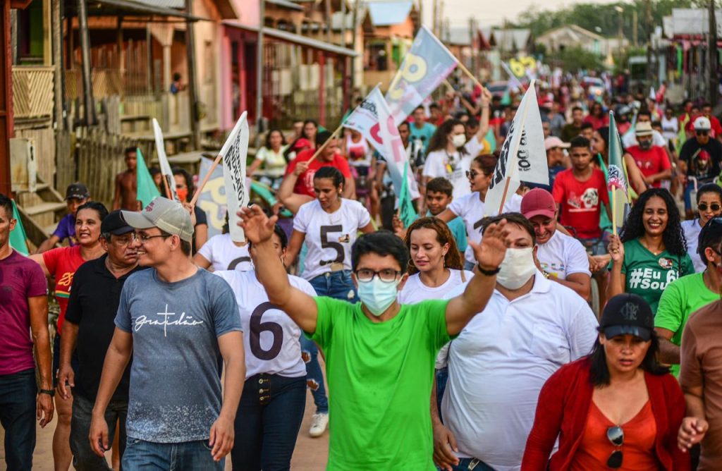 Tarauacá: multidão recepciona Chagas Batista com passeata