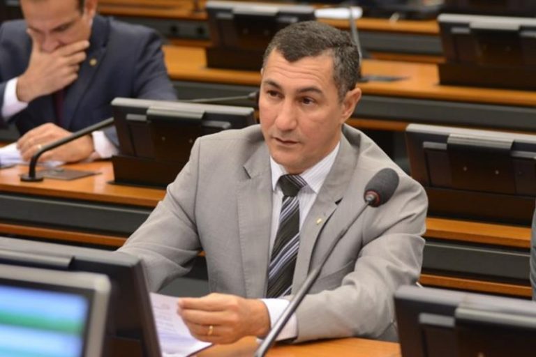 Jesus Sérgio encaminha requerimento ao governo federal e solicita aumento de vagas no FIES e Prouni