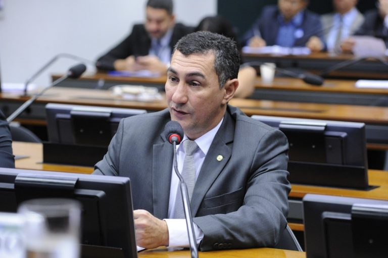 Jesus Sérgio apresenta emenda que amplia número de beneficiários do BPC