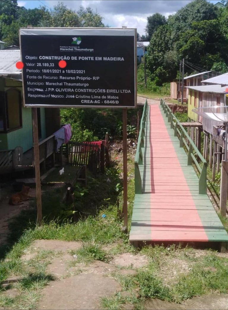 Vergonhoso: Prefeitura de Marechal Thaumaturgo constrói passarela de madeira pelo valor de quase 30 mil reais