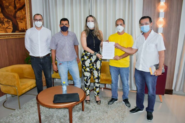 Após redução de casos da covid-19,  prefeitura de Cruzeiro abre diálogo para fortalecer comércio no feriado