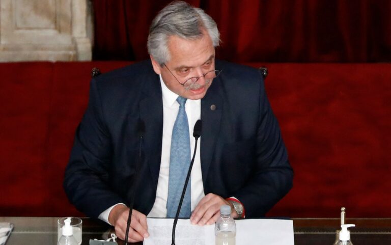 Mesmo vacinado, Alberto Fernández, presidente da Argentina, testa positivo para Covid-19 em exame rápido