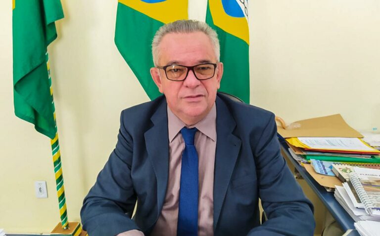 Prefeito Camilo anuncia pagamento de R$ 16.900 de abono aos profissionais da Educação de Plácido de castro