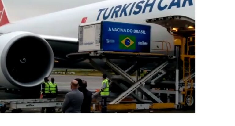 Butantan recebe 3 mil litros de IFA para produzir mais 5 milhões de doses da Coronavac