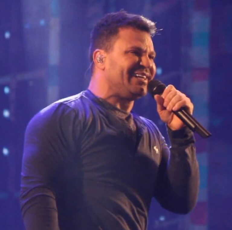 Depois de assumir que é semigay, Eduardo Costa lança música os políticos e a corrupção