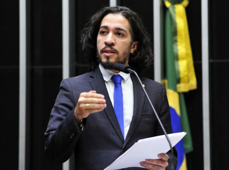 Ex-deputado Jean Wyllys anuncia saída do Psol e filiação ao PT