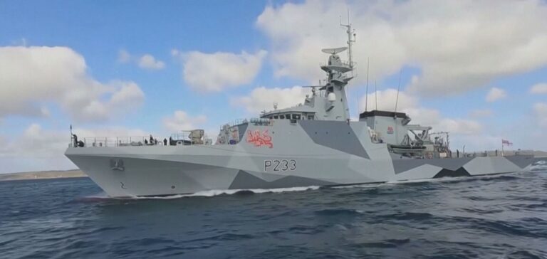 França e Reino Unido deslocam embarcações de guerra para a ilha de Jersey em disputa por direitos de pesca