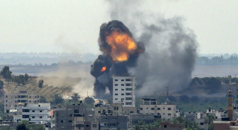 Israel declara emergência e bombardeia o sul do Líbano após Hezbollah lançar ataque em larga escala