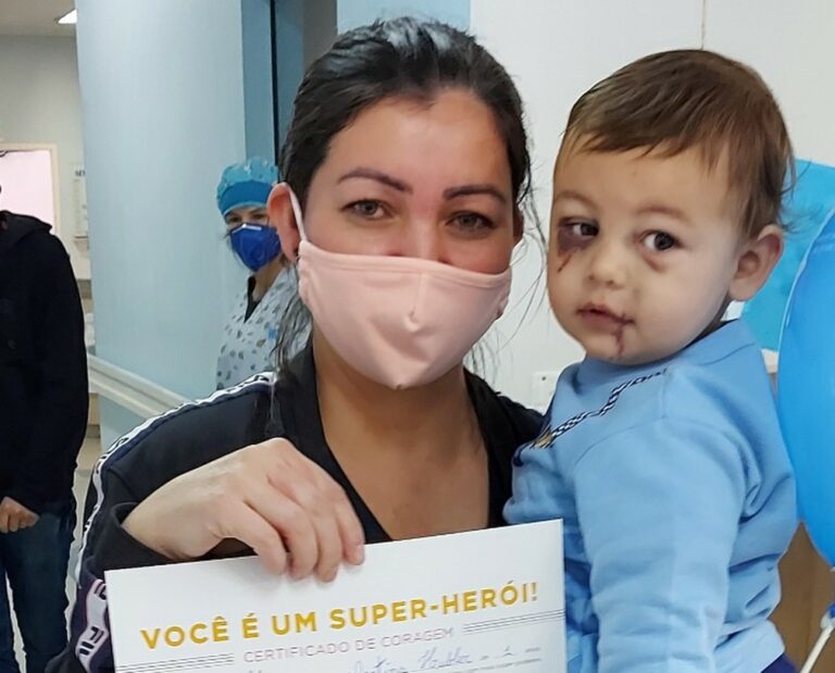 Bebê ferido em ataque a creche de SC recebe alta médica no Dia das Mães; ‘Dia mais feliz da minha vida’, escreveu a mãe nas redes sociais