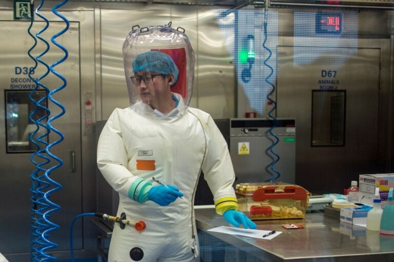 China critica pedido de Biden para investigar origem do coronavírus; relatório dos EUA apontou possível acidente em laboratório