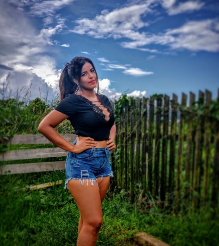 Coluna Diva: Andressa Freitas, a jovem que almeja cursar medicina  no exterior  e voltar para trabalhar  em Tarauacá