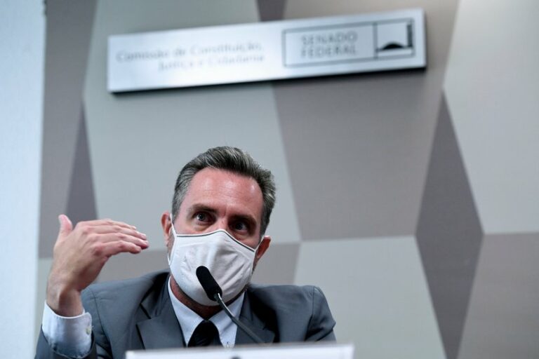 Agora há dois pontos que ligam o nome de Bolsonaro ao escândalo das vacinas