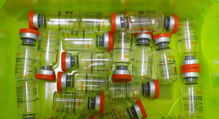 CoronaVac produz 10 vezes menos anticorpos que vacina da Pfizer