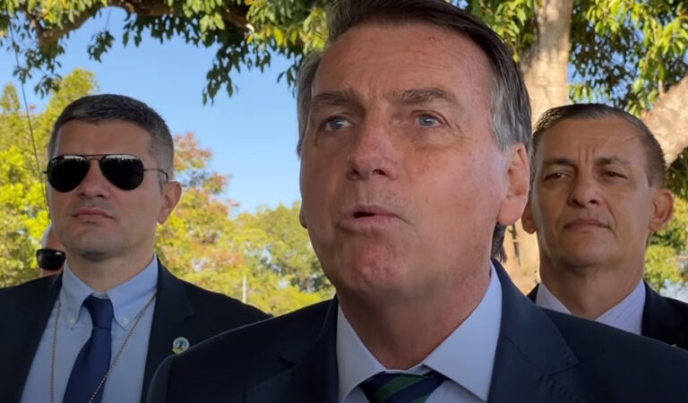 Bolsonaro acusa Supremo de cometer crime ao ‘tirar poderes’ do governo durante a pandemia