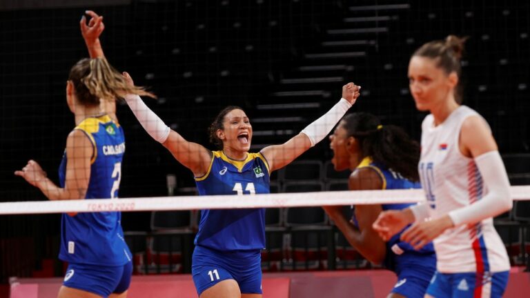 Brasil domina a Sérvia e salta para a liderança no vôlei feminino