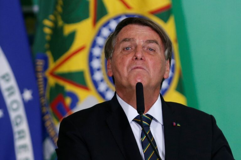 Com Bolsonaro e Paulo Guedes, inflação no Brasil deve fechar ano maior que a de 83% dos países