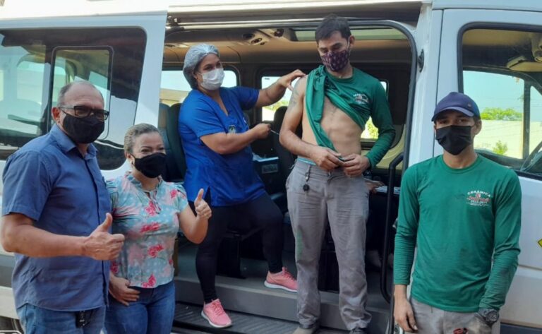 Prefeitura vacina funcionários das empresas de Cruzeiro do Sul