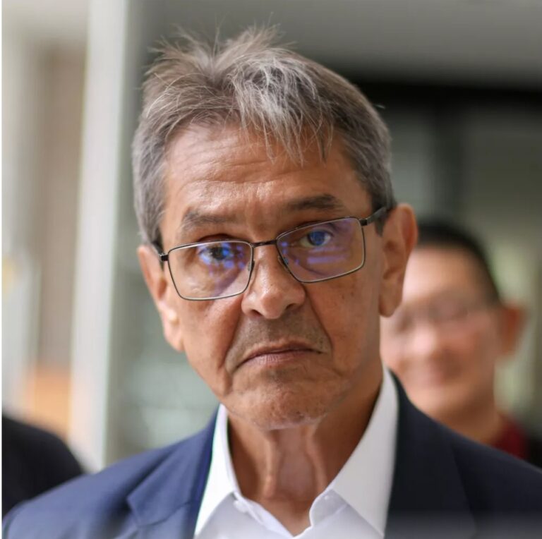 Roberto Jefferson  é  preso pela Polícia Federal; ex-delator do mensalão  está  de volta à cadeia