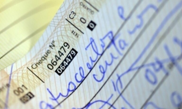 Juros do cheque especial e crédito não-consignado caem em julho
