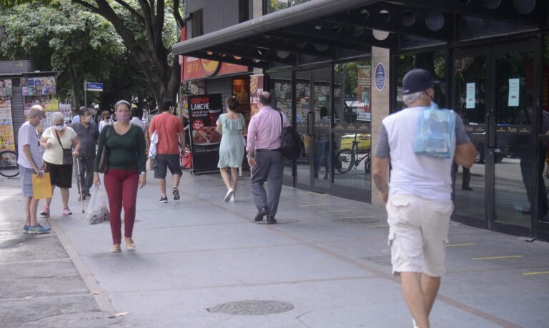 Flexibilização na pandemia ajuda na recuperação do setor de serviços