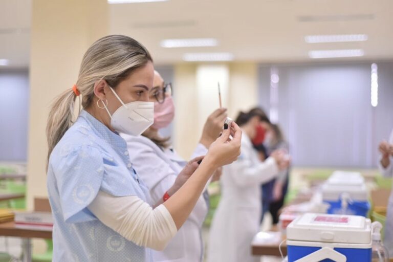 Saúde de Rio Branco volta atrás e vacina adolescentes contra Covid em parceria com a Sesacre neste domingo (8)